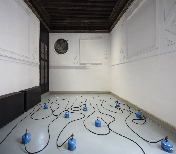 Jannis Kounellis : Vue de l'exposition Jannis Kounellis. Fondazione Prada, Venise, 2019. Photo: Agostino Osio - Alto Piano. Courtesy Fondazione Prada